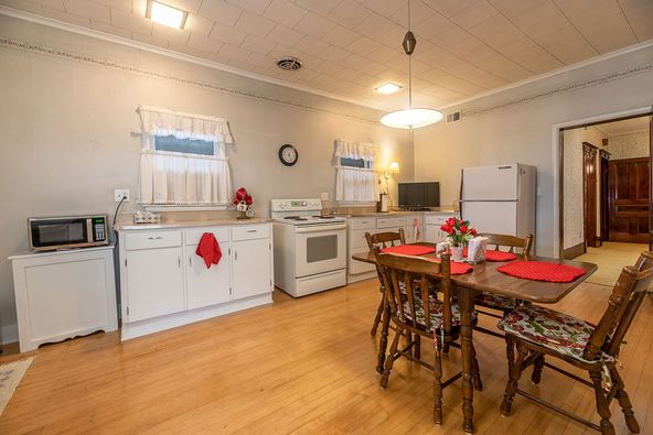 6 W Fulton St, Edgerton, WI 53534